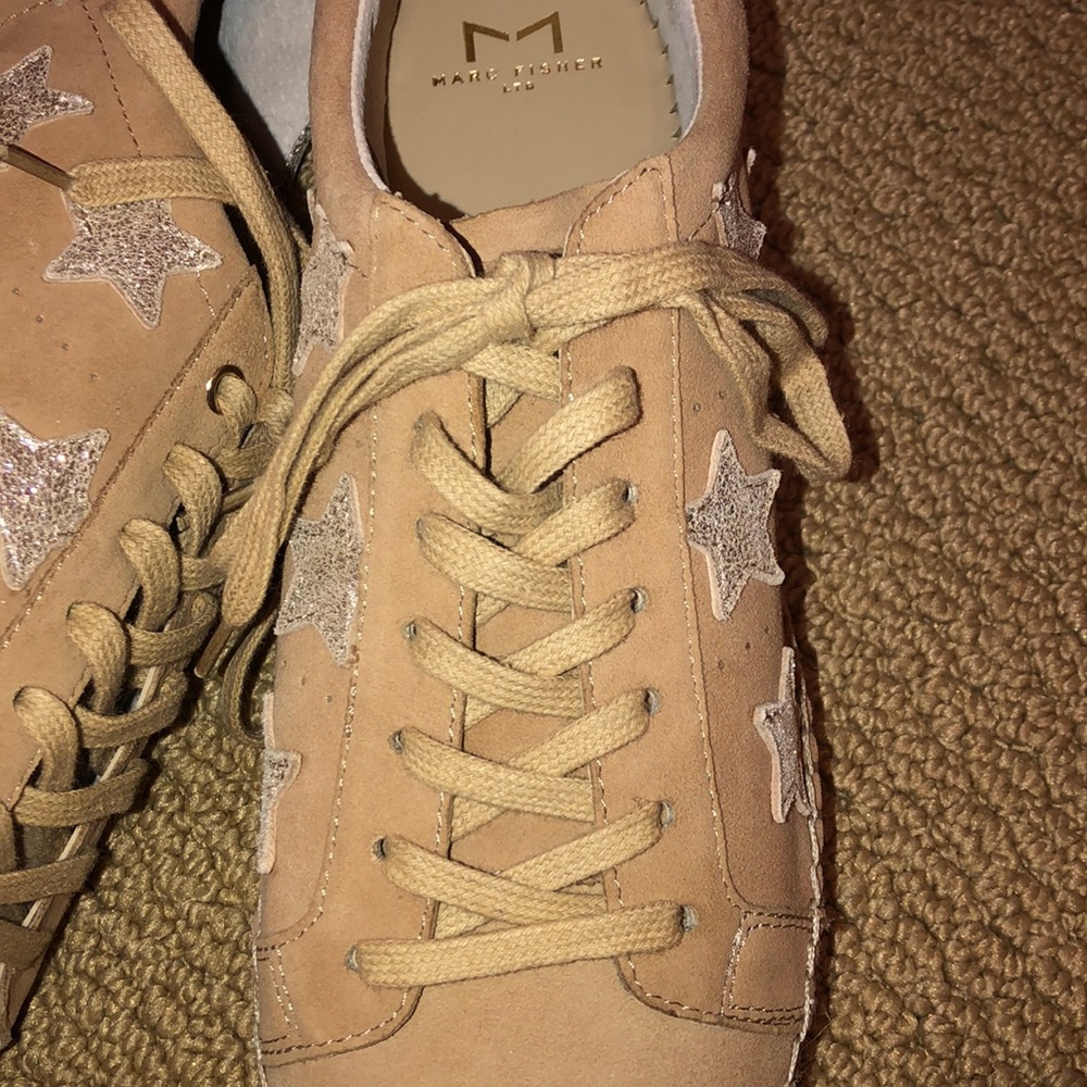 MARC FISHER STAR SNEAKERS - Picture 2 of 6